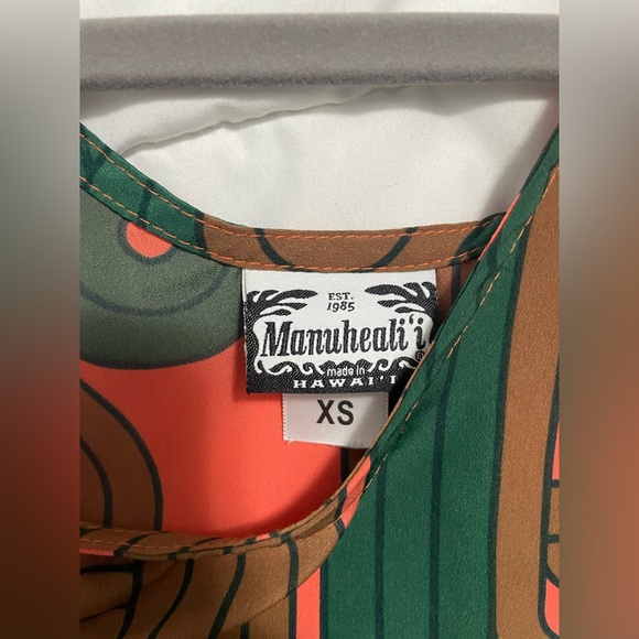 Manuhealii abstract pattern top - Picture 2 of 4